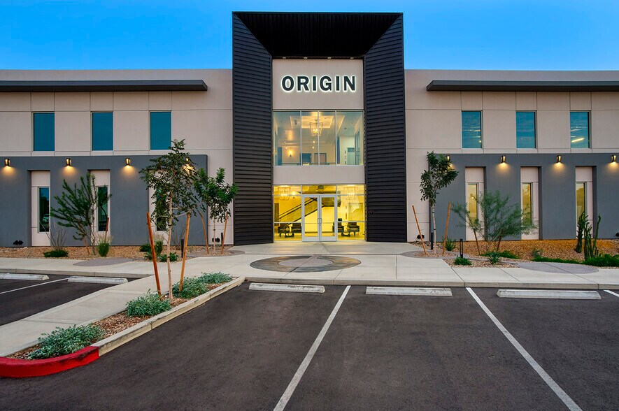 13980 W Avalon Dr, Goodyear, AZ à louer - Photo du bâtiment - Image 2 de 13