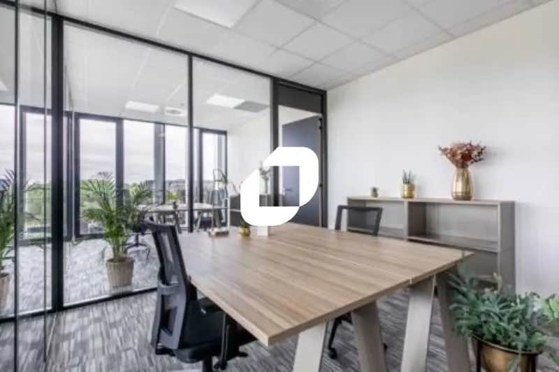 6 Rue Blaise Pascal, Élancourt for lease - Interior Photo - Image 3 of 11