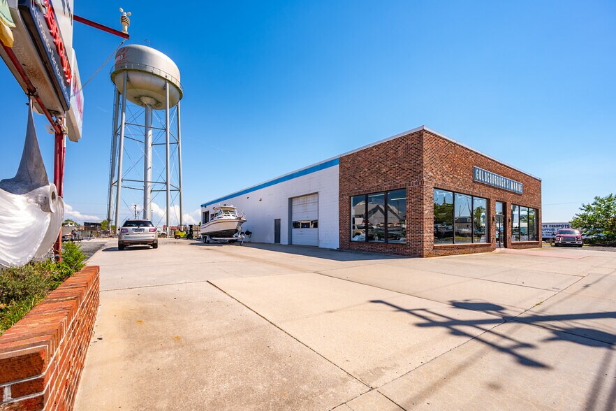 709 W Main St, Crisfield, MD à vendre - Photo du bâtiment - Image 1 de 89