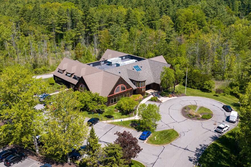 7 Holland Way, Exeter, NH à vendre - Photo du bâtiment - Image 1 de 7