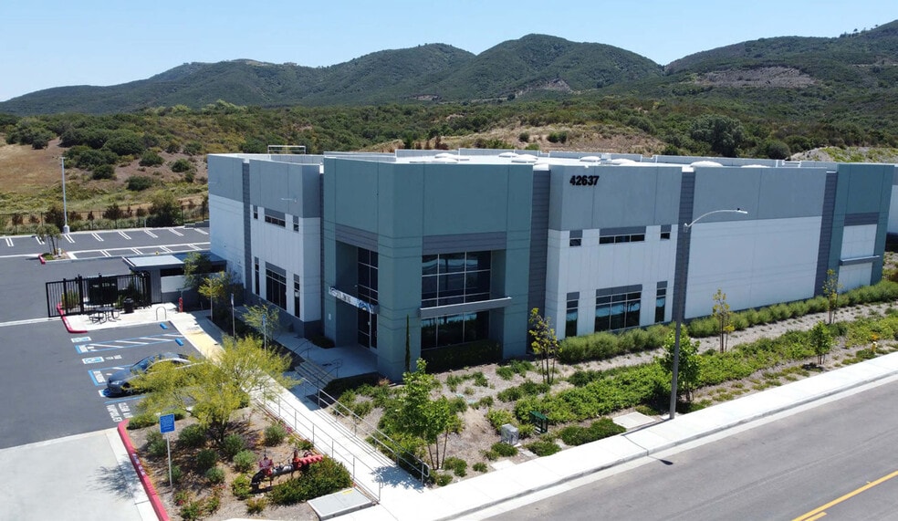 42637 Avenida Alvarado, Temecula, CA for lease - Building Photo - Image 2 of 6