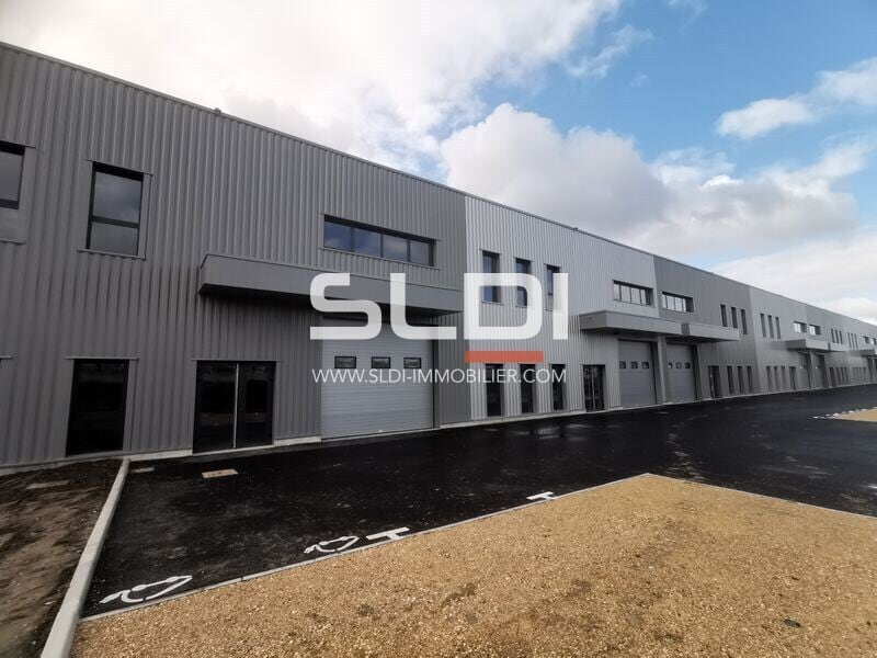 Petite Rue De La Plaine, Bourgoin-Jallieu for lease Building Photo- Image 1 of 4