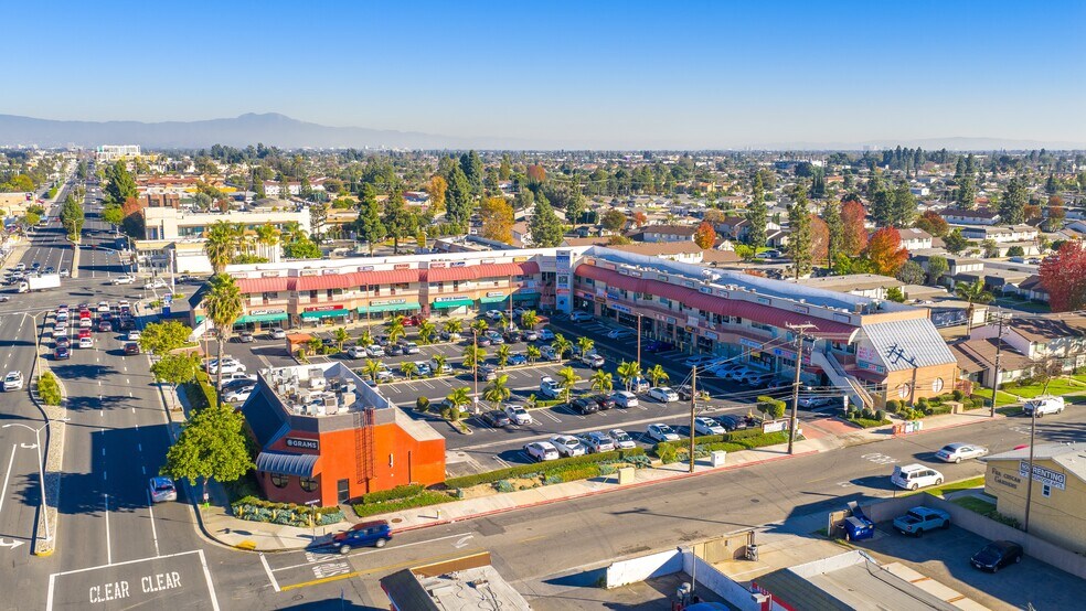 8902-8942 Garden Grove Blvd, Garden Grove, CA à vendre - Photo du bâtiment - Image 3 de 4
