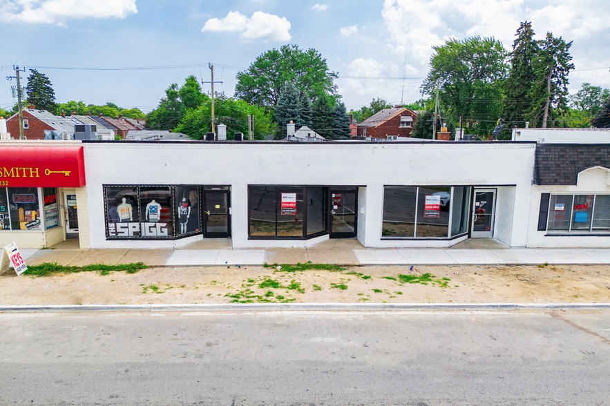 22228 Gratiot Ave, Eastpointe, MI for lease - Primary Photo - Image 1 of 15