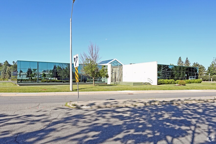 890 Taylor Creek Dr, Ottawa, ON for sale - Primary Photo - Image 1 of 1