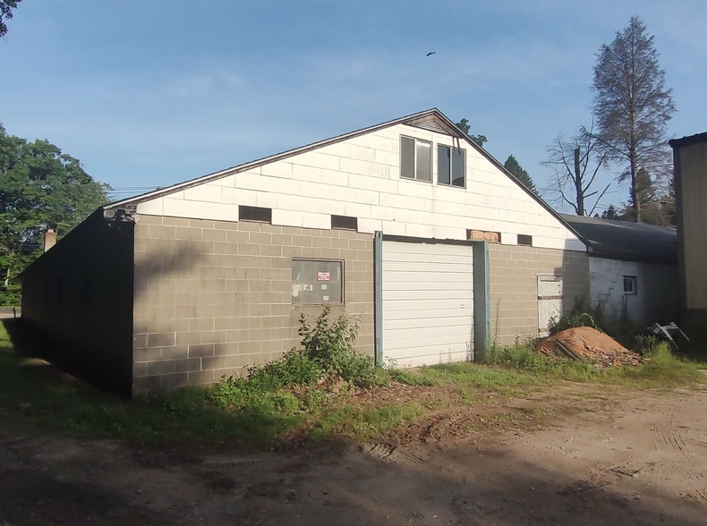 30 Meadow Rd, Spencer, MA for sale - Building Photo - Image 3 of 9