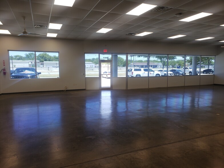 9657 Camp Bowie West Blvd, Fort Worth, TX for lease - Building Photo - Image 3 of 7