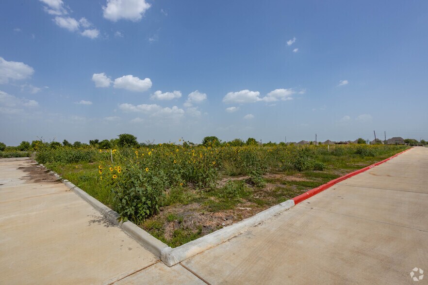 18120 W Bellfort Blvd, Richmond, TX à louer - Photo du bâtiment - Image 3 de 4