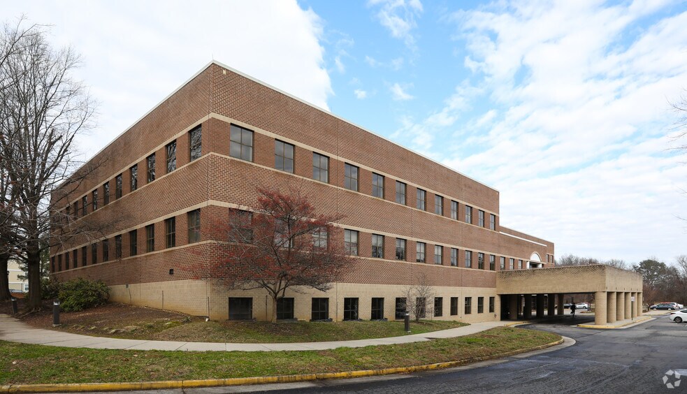 8850 Richmond Hwy, Alexandria, VA à louer - Photo du bâtiment - Image 1 de 31