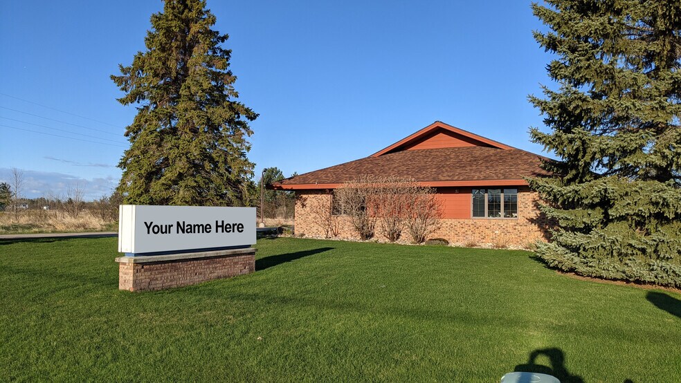 902 S Huron St, Cheboygan, MI à louer - Photo du bâtiment - Image 3 de 5