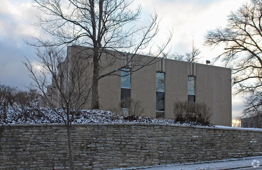 250 William Howard Taft Rd, Cincinnati, OH à vendre - Photo du bâtiment - Image 3 de 3