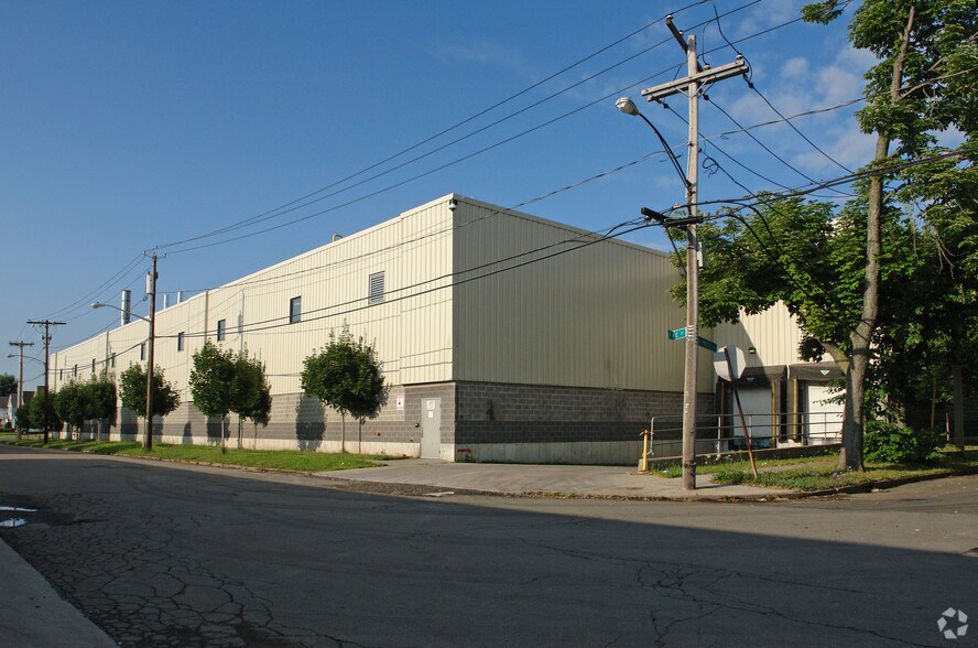 230 Broadway St, Buffalo, NY à vendre - Photo du bâtiment - Image 2 de 2