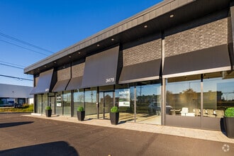 3405-3479 Boul de la Côte-Vertu, Montréal, QC for lease Building Photo- Image 2 of 6