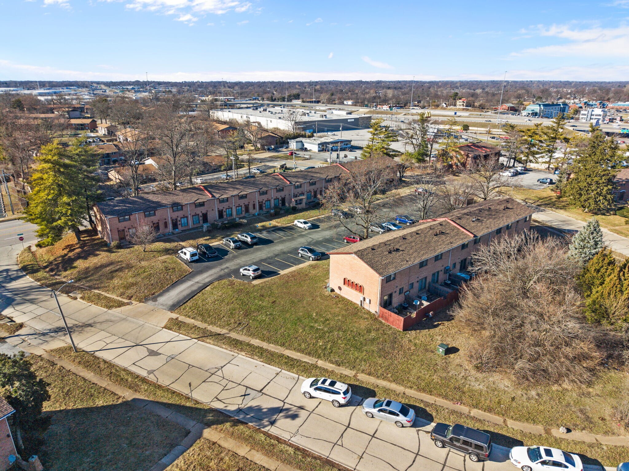 7298 N Hanley Rd, Hazelwood, MO à vendre Photo principale- Image 1 de 13