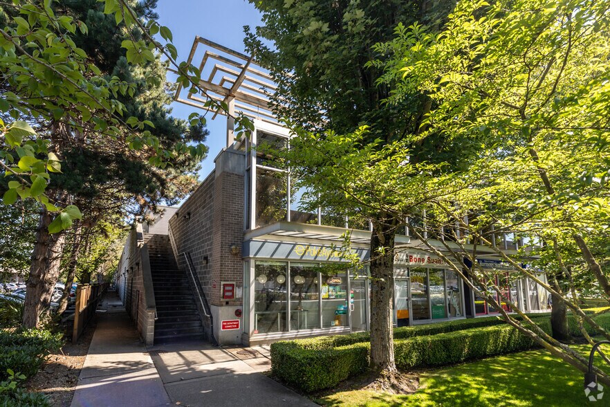 4540 No 3 Rd, Richmond, BC à vendre - Photo du bâtiment - Image 3 de 4