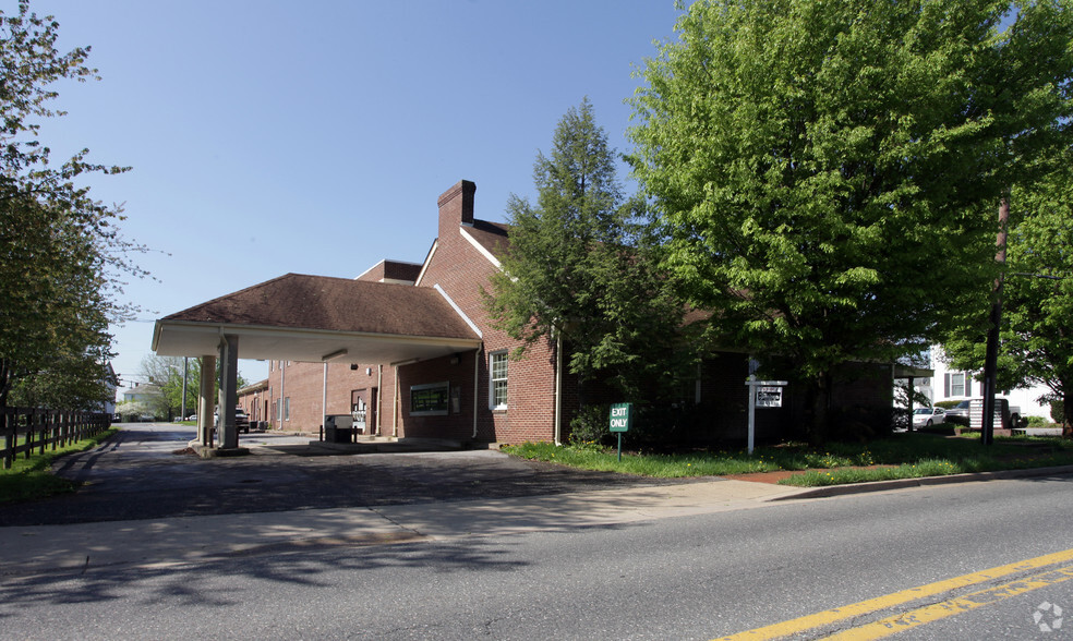 20010 Fisher Ave, Poolesville, MD à louer - Photo du bâtiment - Image 3 de 9