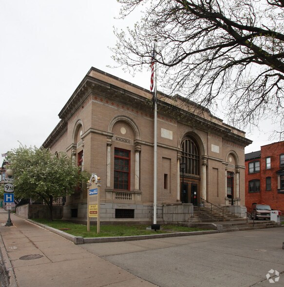 475 Broadway, Saratoga Springs, NY à louer - Photo du bâtiment - Image 2 de 5