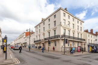 Plus de détails pour Royal Priors, Leamington Spa - Commerce de détail à louer