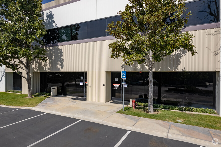 650 Cliffside Dr, San Dimas, CA for lease - Building Photo - Image 3 of 5