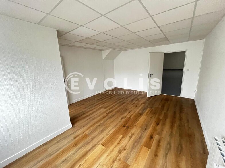 Flex in Bondoufle for lease - Interior Photo - Image 3 of 13