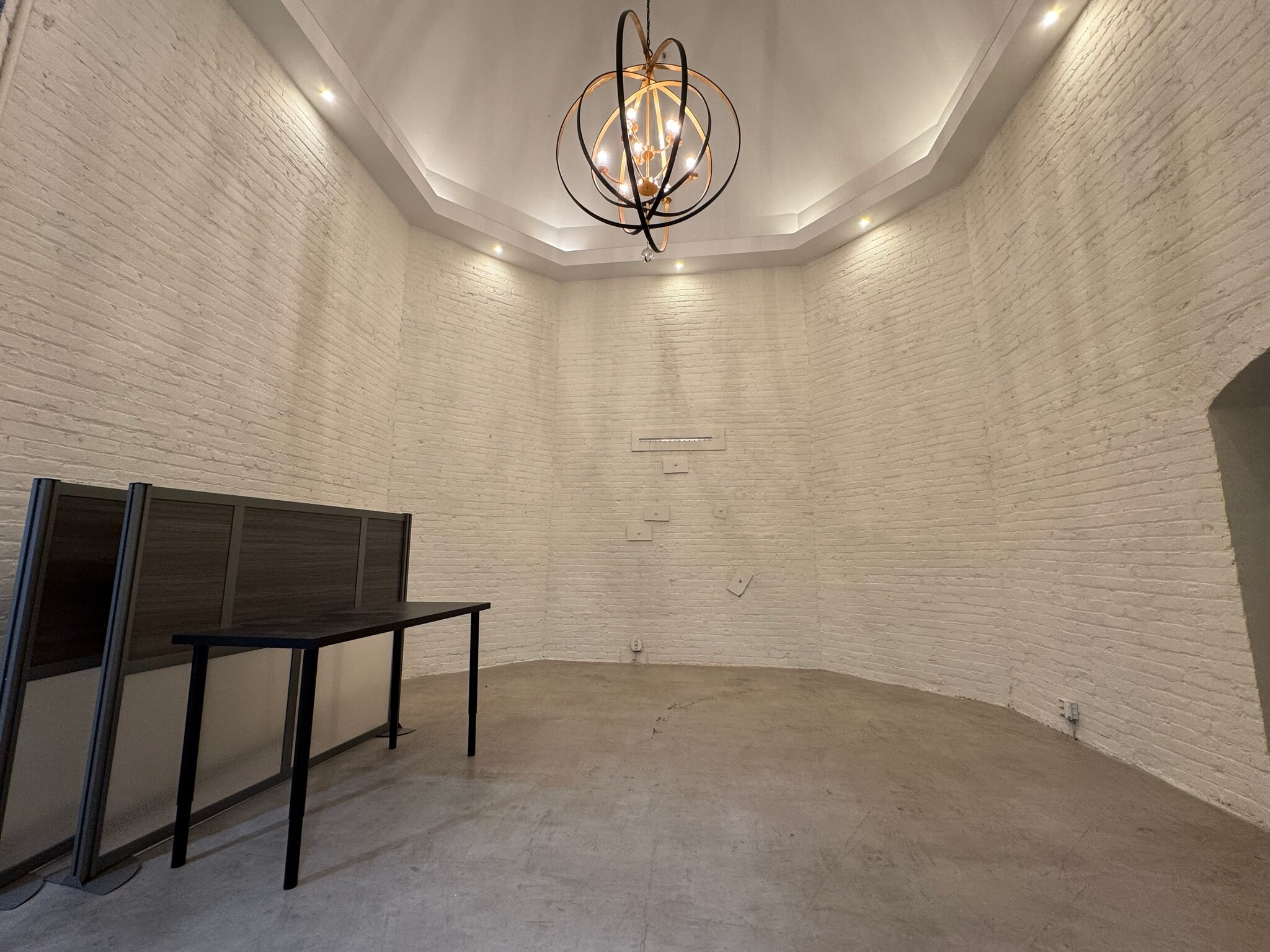 11-25 Middle Neck Rd, Great Neck, NY for lease Interior Photo- Image 1 of 5