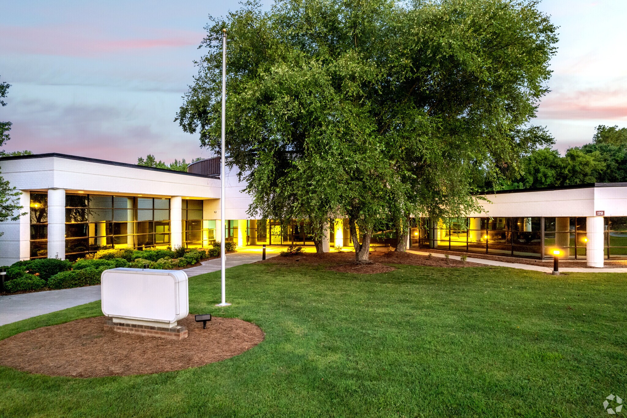 1251 Arrow Pine Dr, Charlotte, NC à louer Photo principale- Image 1 de 27