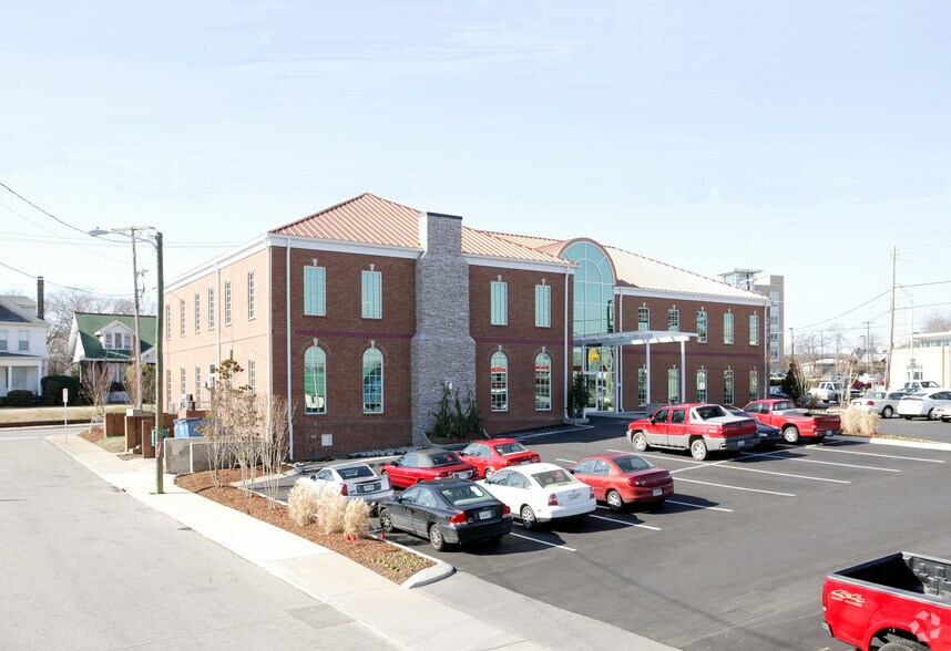 2001 Charlotte Ave, Nashville, TN à louer - Photo du bâtiment - Image 3 de 6