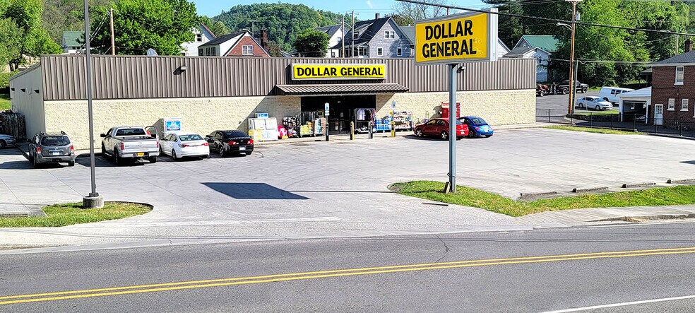 216 E Main St, Saltville, VA à vendre - Photo du bâtiment - Image 2 de 5