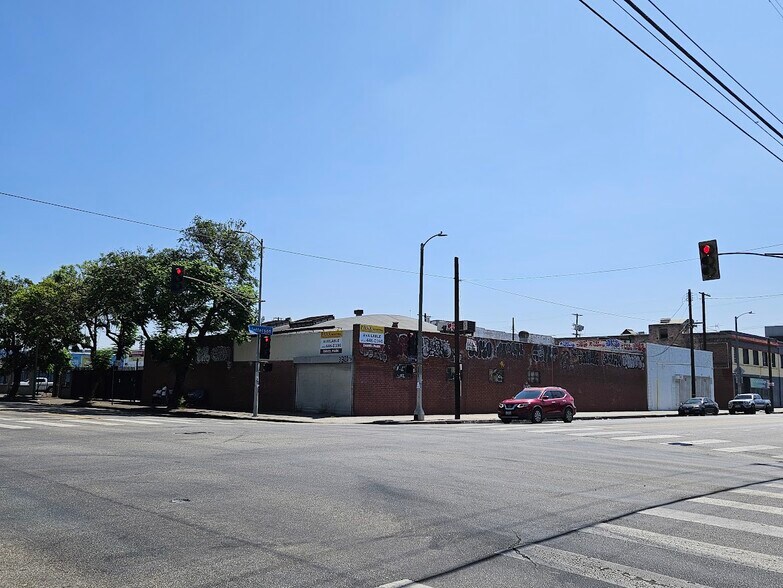 3320 S Broadway, Los Angeles, CA à louer - Photo du bâtiment - Image 3 de 16