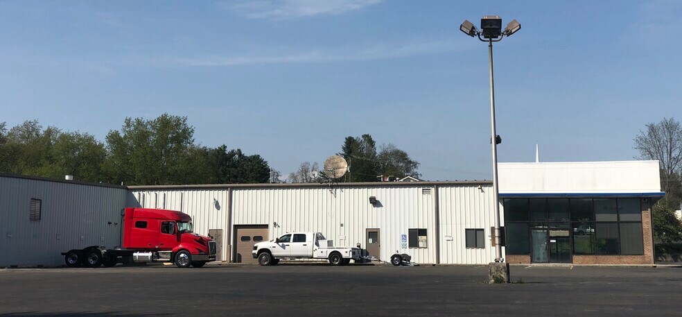 1601 Bob White Blvd, Pulaski, VA à vendre - Photo du bâtiment - Image 3 de 13