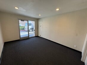 805 University Ave, Los Gatos, CA à louer Hall d’entrée- Image 2 de 2