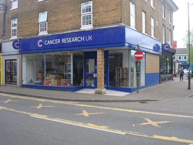 Plus de détails pour 24 High St, Biggleswade - Commerce de détail à louer