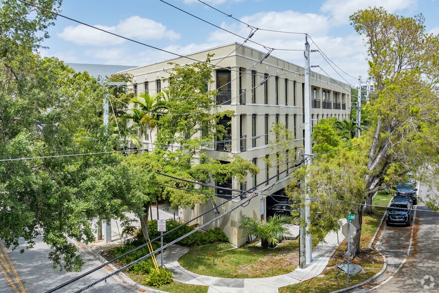 3006 Aviation Ave, Coconut Grove, FL for sale - Primary Photo - Image 1 of 4