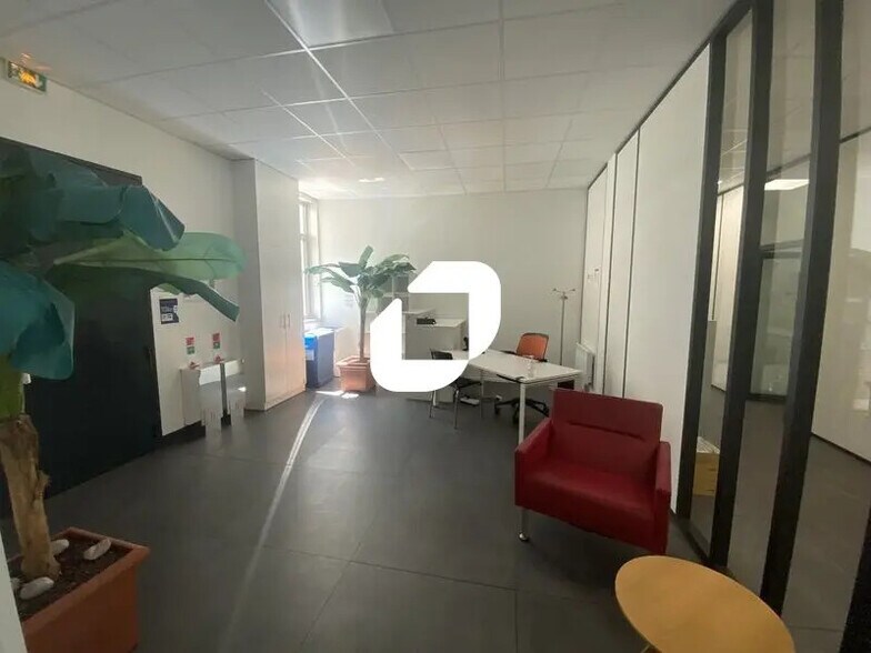Office in Éragny for lease - Interior Photo - Image 3 of 11
