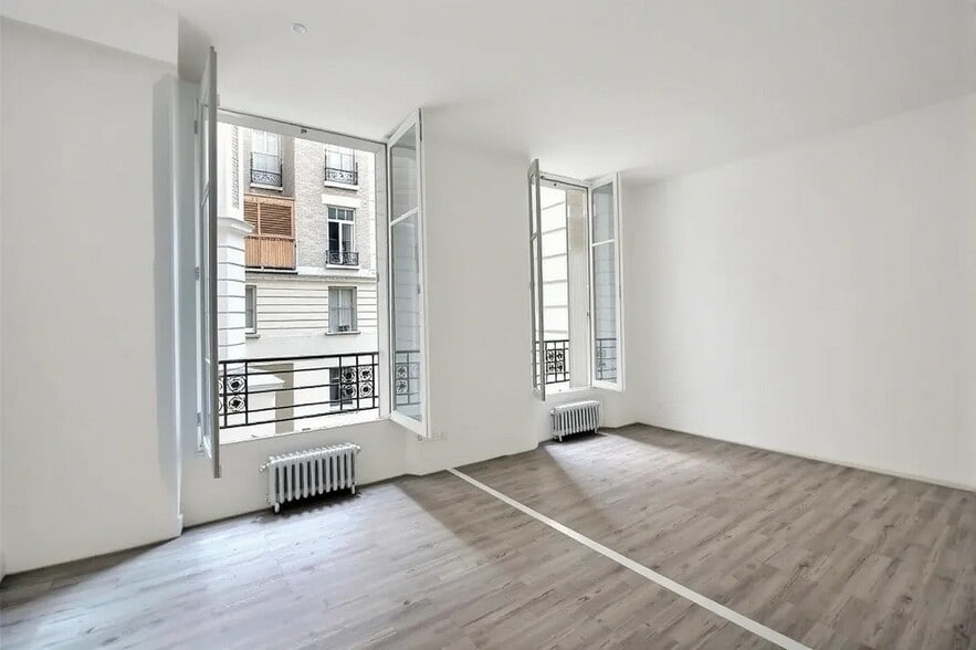 Office in Paris for lease - Interior Photo - Image 1 of 8