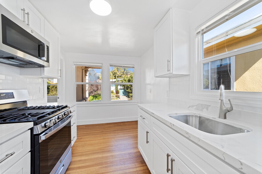 506-508 Valle Vista Ave, Oakland, CA for sale - Interior Photo - Image 2 of 7