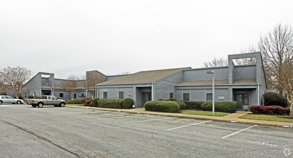 Bureau dans Newport News, VA à vendre - Photo du bâtiment - Image 1 de 1