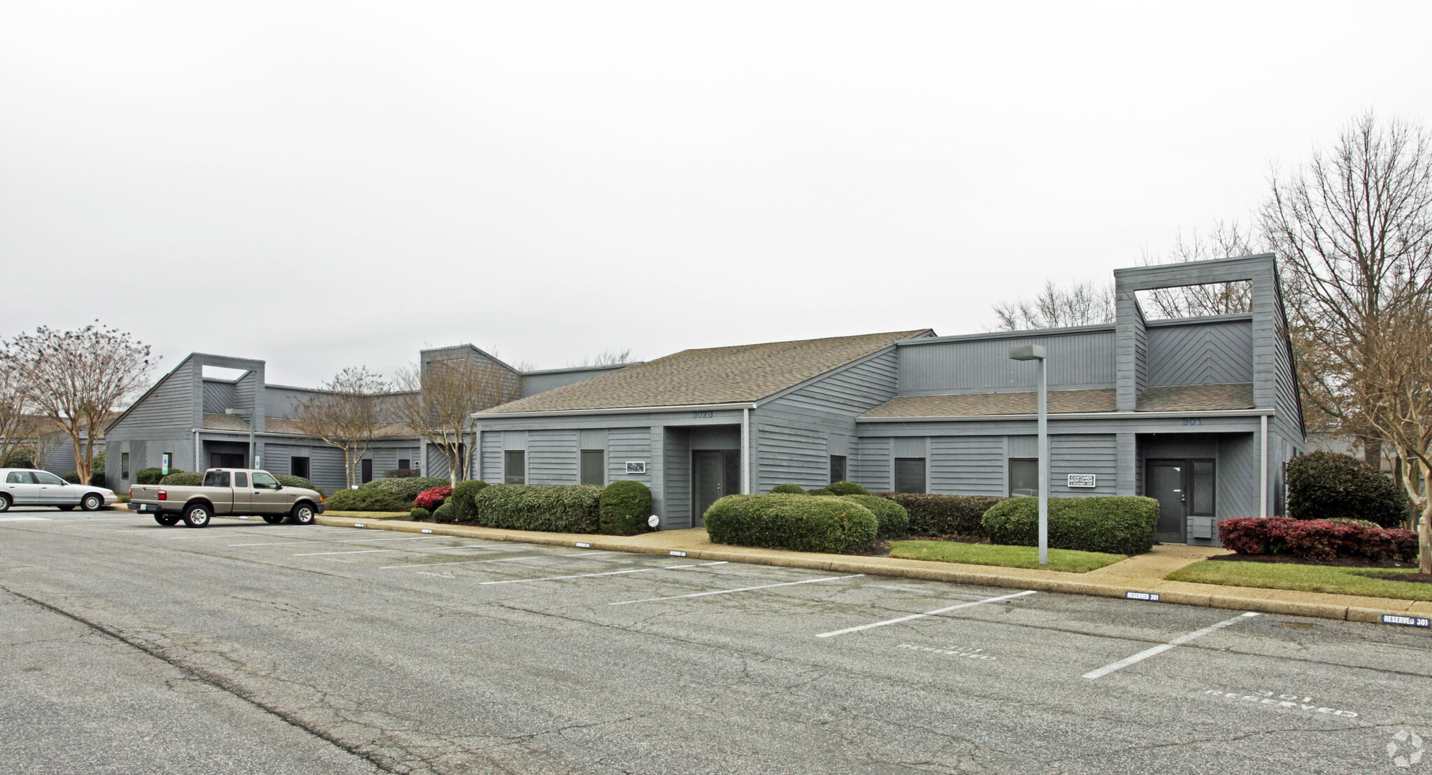 Bureau dans Newport News, VA à vendre Photo du bâtiment- Image 1 de 1