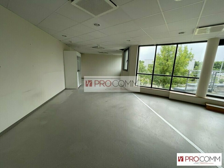 Office in Chartres for lease - Interior Photo - Image 1 of 10