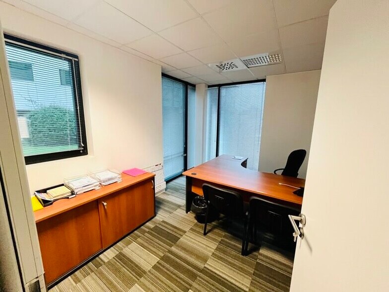Retail in Artigues-près-Bordeaux for lease - Interior Photo - Image 3 of 4
