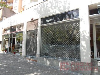 Plus de détails pour Multi-résidentiel à vendre