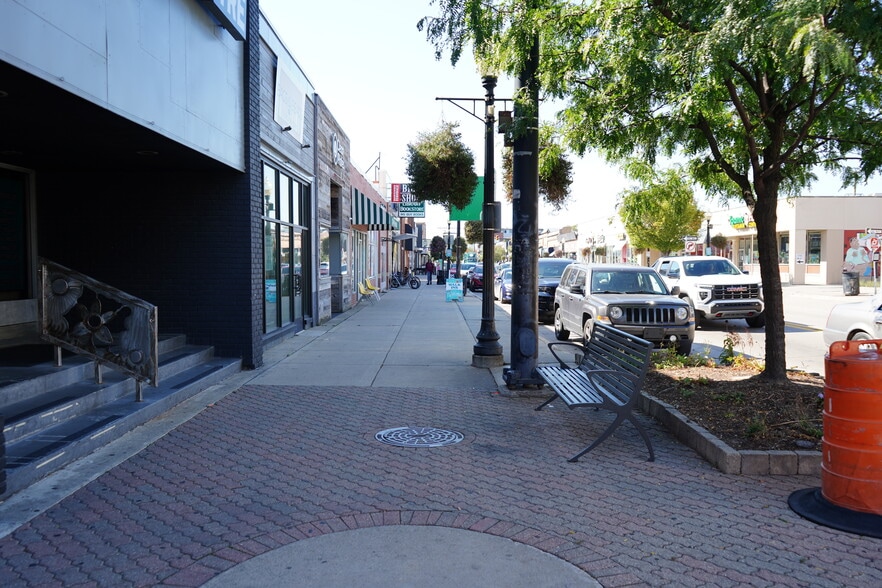 145 W 9 Mile Rd, Ferndale, MI for sale - Building Photo - Image 3 of 6