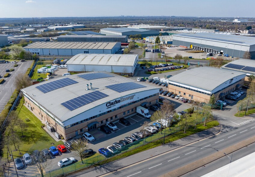 Multi-Let Industrial Investment portefeuille de 3 propriétés à vendre sur LoopNet.ca - Aérien - Image 1 de 7