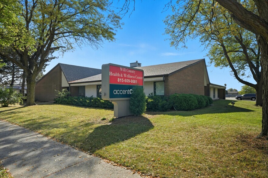 2450 Glenwood Ave, Joliet, IL à louer - Photo du bâtiment - Image 1 de 12