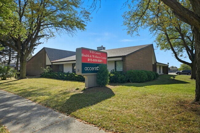 More details for 2450 Glenwood Ave, Joliet, IL - Office for Lease