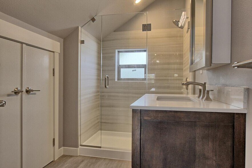 2422 NE Glisan St, Portland, OR à vendre - Photo du bâtiment - Image 2 de 21