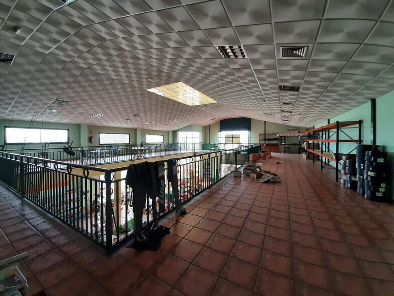 Industriel dans Cáceres, Cáceres à vendre - Photo du bâtiment - Image 3 de 28