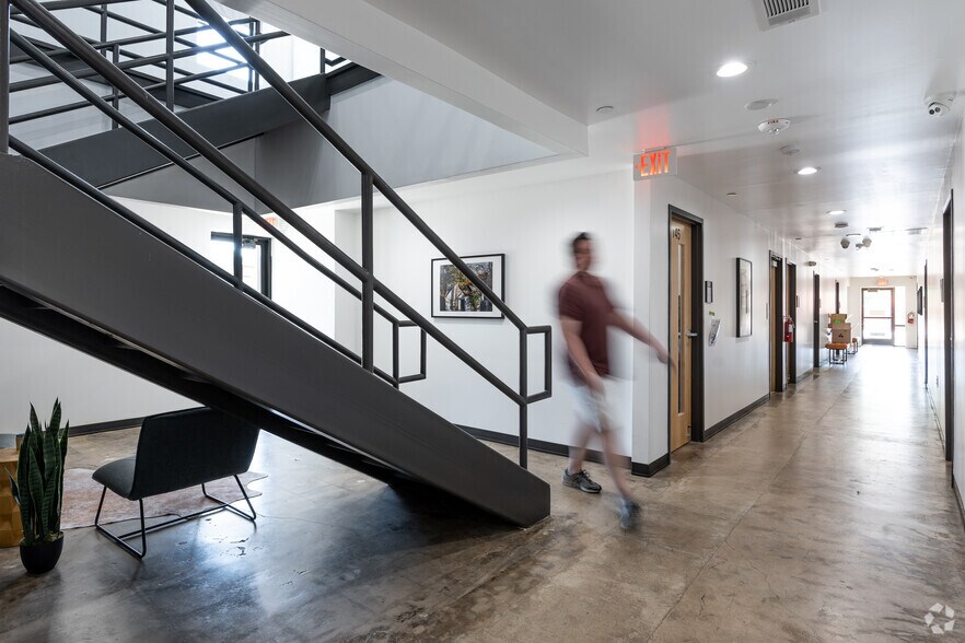 2910 S Beckley Ave, Dallas, TX à louer - Photo du bâtiment - Image 3 de 45