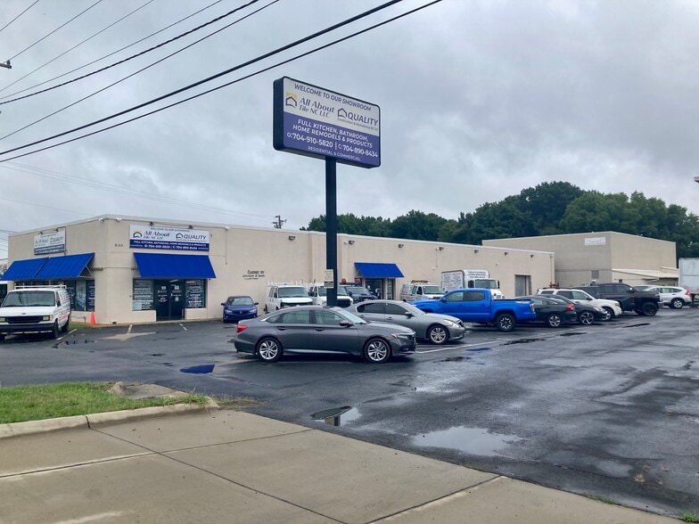 6153-6161 E Independence Assemblage Sale portfolio of 4 properties for sale on LoopNet.ca - Building Photo - Image 2 of 6