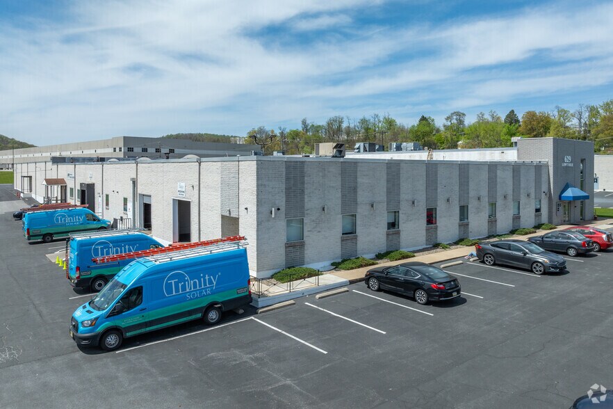 629 Lowther Rd, Lewisberry, PA à louer - Photo du bâtiment - Image 2 de 6